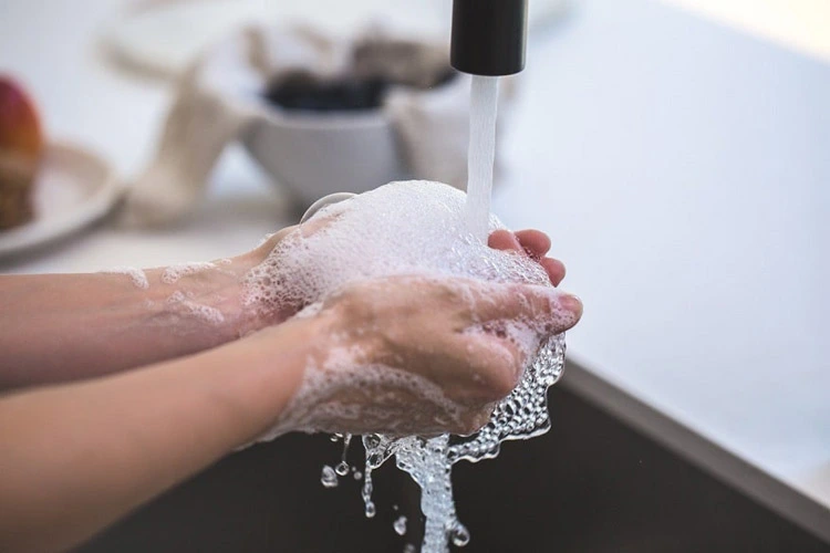 شستن دست ها به صورت وسواسی