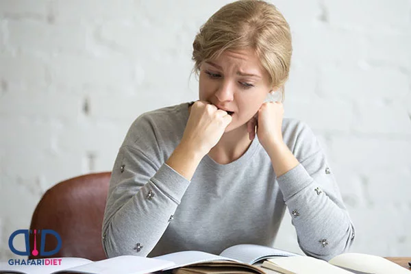 علائم استرس بیش از حد در بدن و ذهن + نشانههای هشداردهنده